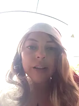 madelaine- online show from December 5, 2025, 7:54 pm