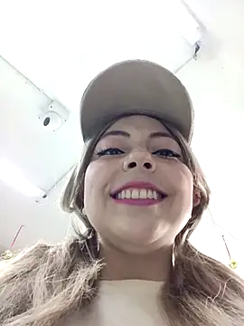 madelaine- online show from December 19, 2025, 7:10 pm