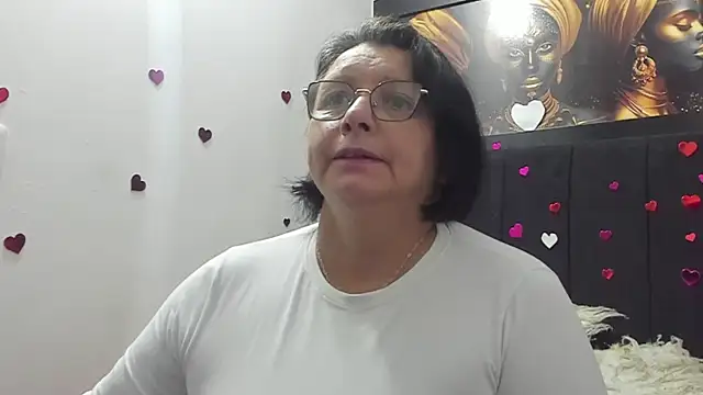 Evaaross 2345 online show from April 13, 2026, 12:32 pm