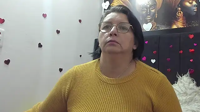 Evaaross 2345 online show from April 14, 2026, 1:28 pm