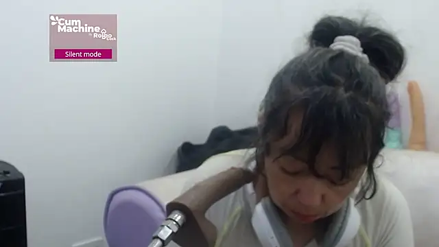 Snapshot of Drool_Sucker chatting on April 1, 2026, 12:39 pm Drool Sucker online show from April 1, 2026, 12:39 pm