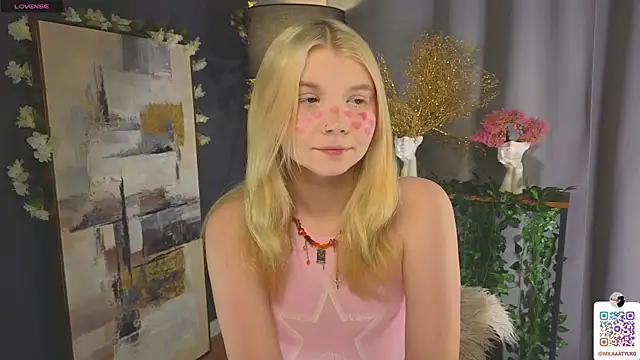 Snapshot of DaisyElmers chatting on February 11, 2025, 2:25 am DaisyElmers online show from February 11, 2025, 2:25 am