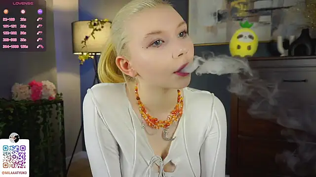 Snapshot of DaisyElmers chatting on March 8, 2025, 3:17 am DaisyElmers online show from March 8, 2025, 3:17 am
