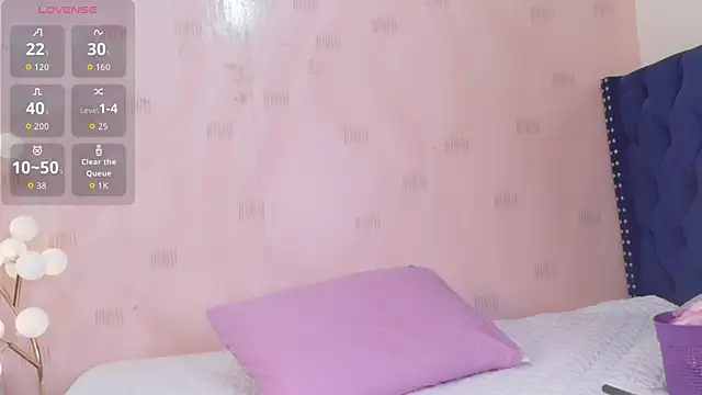 Snapshot of littleebonymommy chatting on April 14, 2026, 8:15 pm littleebonymommy online show from April 14, 2026, 8:15 pm