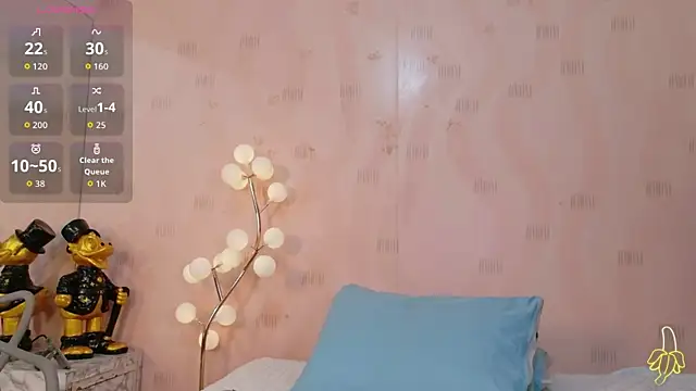 Snapshot of littleebonymommy chatting on April 28, 2026, 7:52 pm littleebonymommy online show from April 28, 2026, 7:52 pm