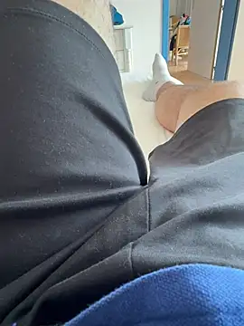 Snapshot of Gartengolem chatting on March 6, 2025, 3:13 pm Gartengolem online show from March 6, 2025, 3:13 pm