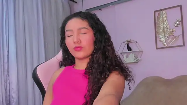 cute mia23 online show from March 13, 2025, 3:44 am