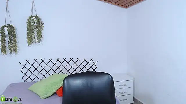 karla charloby online show from September 12, 2025, 5:46 pm