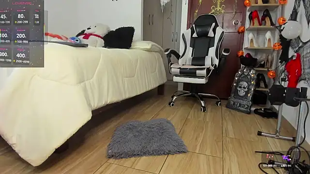 Snapshot of SophieBaker__ chatting on October 17, 2025, 2:04 am SophieBaker online show from October 17, 2025, 2:04 am