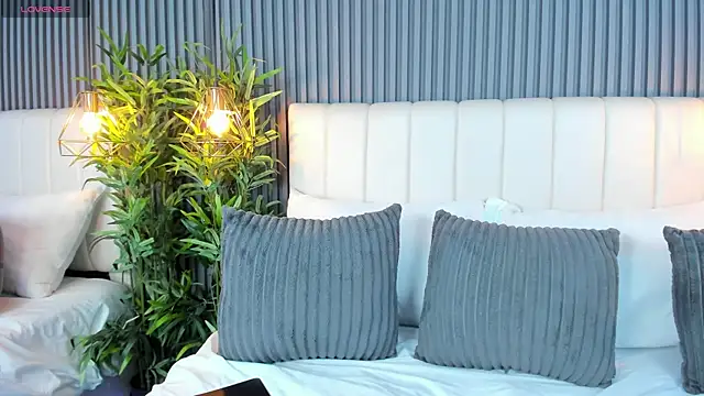 LinaGlam online show from November 14, 2025, 5:11 pm