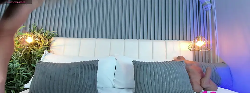 LinaGlam online show from November 26, 2025, 5:14 pm