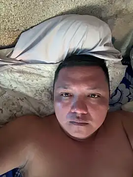 Snapshot of Follamos100veces chatting on June 1, 2026, 11:17 pm Follamos100veces online show from June 1, 2026, 11:17 pm