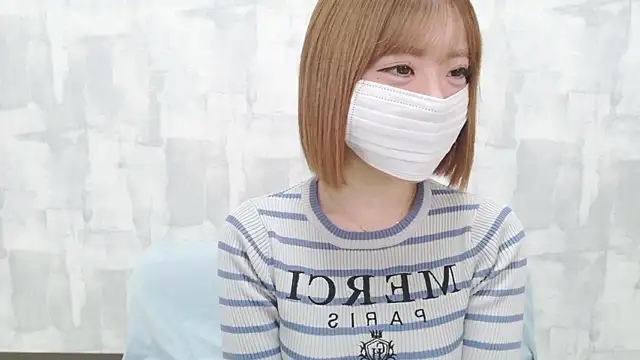 Snapshot of LOVE_MOMO_LOVE chatting on April 5, 2026, 12:46 pm LOVE MOMO LOVE online show from April 5, 2026, 12:46 pm