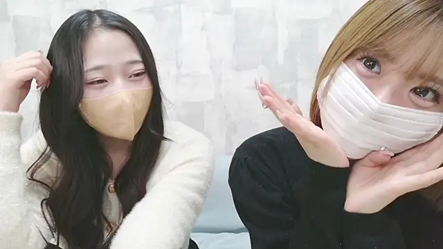 Snapshot of LOVE_MOMO_LOVE chatting on April 7, 2026, 12:05 pm LOVE MOMO LOVE online show from April 7, 2026, 12:05 pm