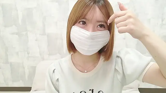 Snapshot of LOVE_MOMO_LOVE chatting on April 13, 2026, 12:43 pm LOVE MOMO LOVE online show from April 13, 2026, 12:43 pm