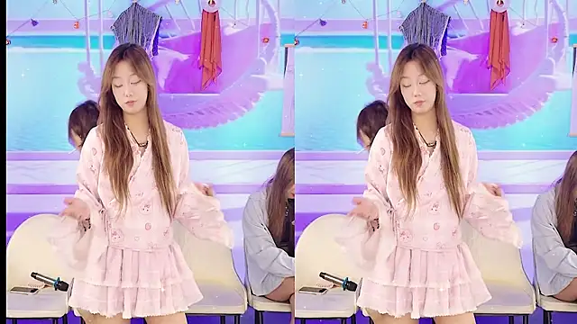 Snapshot of YIYI_XIXI_18 chatting on February 19, 2025, 10:34 am YIYI XIXI 18 online show from February 19, 2025, 10:34 am