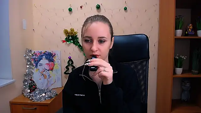 Snapshot of _Nicole_new chatting on December 14, 2024, 12:44 pm Nicole new online show from December 14, 2024, 12:44 pm