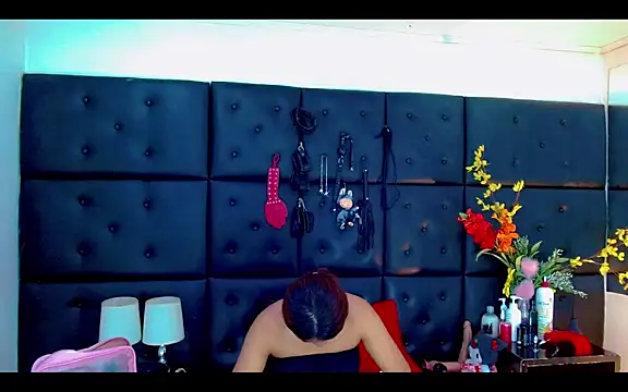 Isalombardi online show from April 8, 2026, 2:22 am