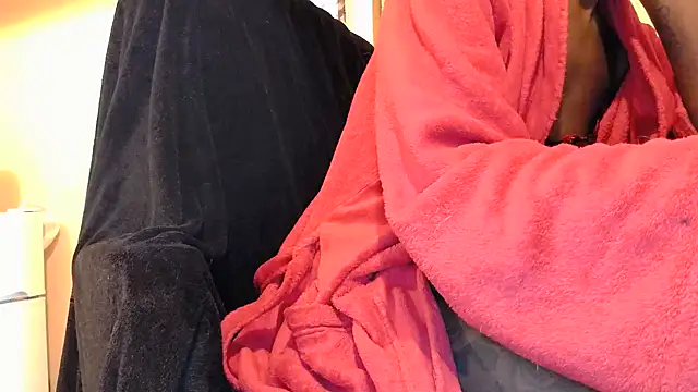 Snapshot of misswetlipss chatting on December 21, 2025, 1:51 pm misswetlipss online show from December 21, 2025, 1:51 pm