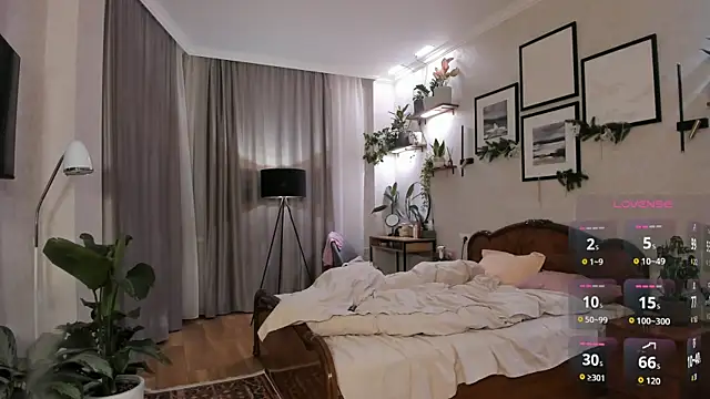 Snapshot of NicoleLuv chatting on January 14, 2026, 4:23 pm NicoleLuv online show from January 14, 2026, 4:23 pm