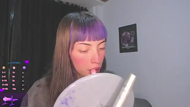 Snapshot of MiaGoth_ chatting on October 8, 2025, 1:58 am MiaGoth online show from October 8, 2025, 1:58 am