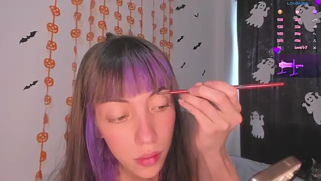 Snapshot of MiaGoth_ chatting on October 18, 2025, 8:53 pm MiaGoth online show from October 18, 2025, 8:53 pm