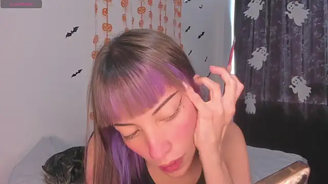 Snapshot of MiaGoth_ chatting on October 22, 2025, 4:18 pm MiaGoth online show from October 22, 2025, 4:18 pm