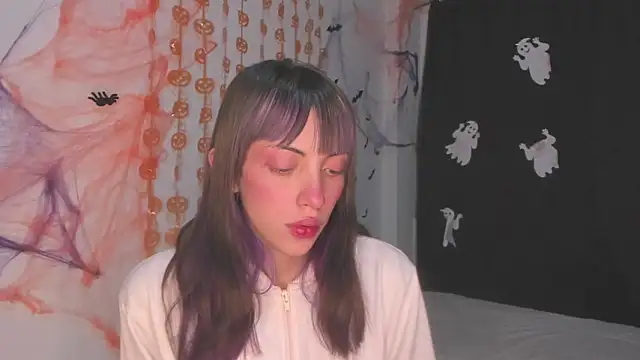 Snapshot of MiaGoth_ chatting on November 2, 2025, 12:57 am MiaGoth online show from November 2, 2025, 12:57 am