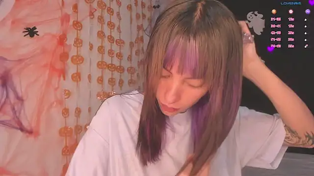 Snapshot of MiaGoth_ chatting on November 5, 2025, 2:22 am MiaGoth online show from November 5, 2025, 2:22 am