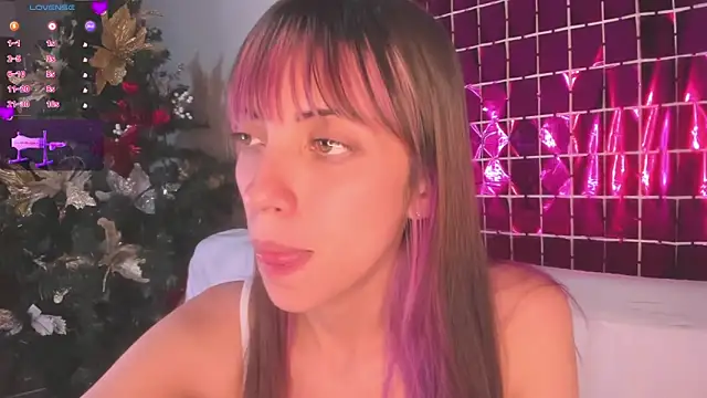 Snapshot of MiaGoth_ chatting on December 18, 2025, 2:39 am MiaGoth online show from December 18, 2025, 2:39 am