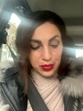 EmaSkyes online show from November 20, 2025, 9:42 am