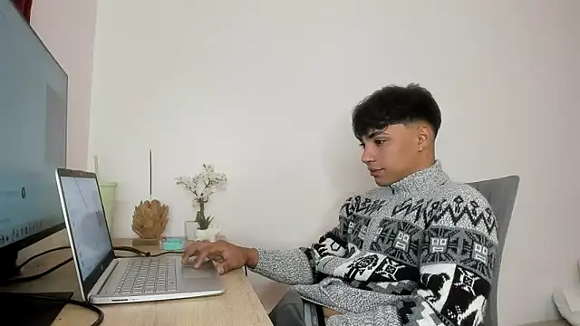 Snapshot of jonmaykolrose chatting on October 21, 2025, 7:25 pm jonmaykolrose online show from October 21, 2025, 7:25 pm