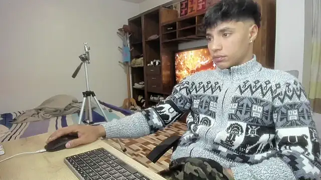 jonmaykolrose online show from December 14, 2025, 12:38 am