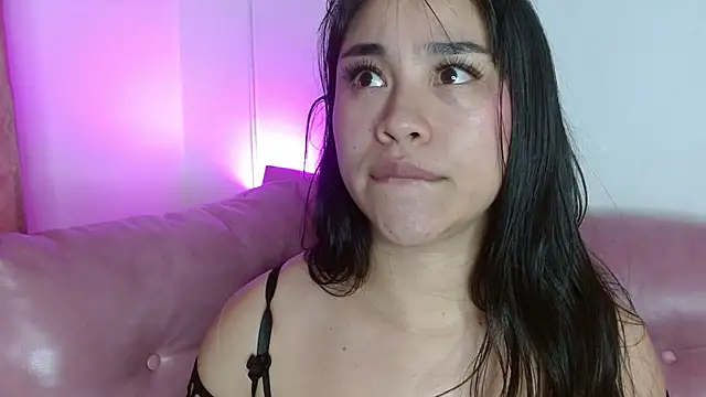 hinataleecs online show from December 14, 2025, 9:03 am