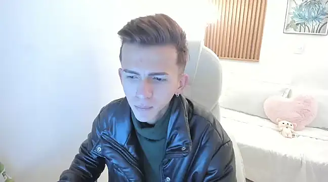 Snapshot of smallgiant27 chatting on January 4, 2025, 6:09 am smallgiant27 online show from January 4, 2025, 6:09 am