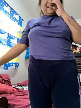 Snapshot of EmpaticBolillo chatting on February 4, 2026, 5:30 pm EmpaticBolillo online show from February 4, 2026, 5:30 pm