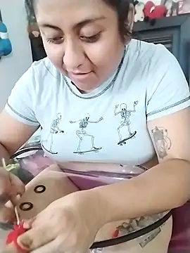 Snapshot of EmpaticBolillo chatting on February 20, 2026, 8:42 pm EmpaticBolillo online show from February 20, 2026, 8:42 pm