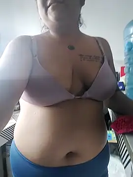 Snapshot of EmpaticBolillo chatting on February 23, 2026, 8:06 pm EmpaticBolillo online show from February 23, 2026, 8:06 pm