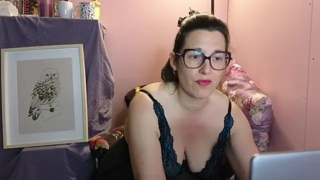 Snapshot of bella-louva chatting on June 10, 2026, 6:51 pm bella-louva online show from June 10, 2026, 6:51 pm