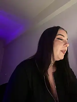 Snapshot of EmaSky chatting on November 2, 2025, 6:21 pm EmaSky online show from November 2, 2025, 6:21 pm