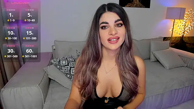 Snapshot of Queenofyouredreams chatting on December 6, 2024, 10:52 pm Queenofyouredreams online show from December 6, 2024, 10:52 pm