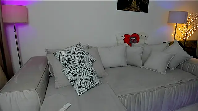 Snapshot of Queenofyouredreams chatting on March 8, 2025, 3:50 am Queenofyouredreams online show from March 8, 2025, 3:50 am