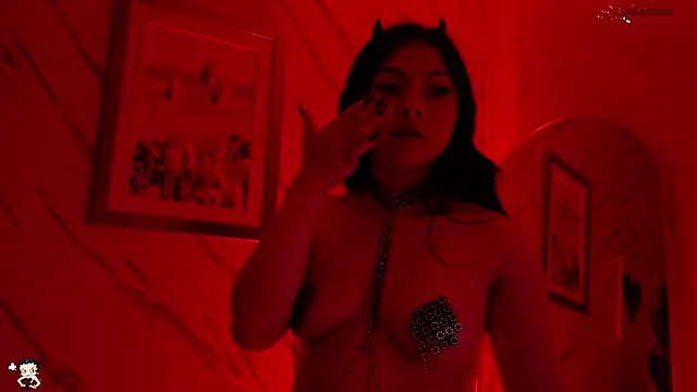 Snapshot of _Rouse_v chatting on October 7, 2025, 1:25 am Rouse v online show from October 7, 2025, 1:25 am