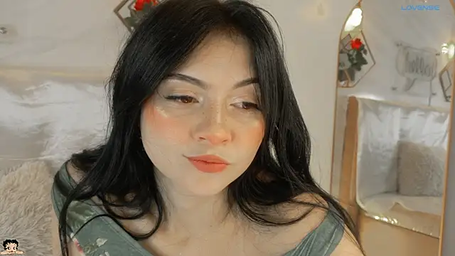 Snapshot of _Rouse_v chatting on November 8, 2025, 2:17 pm Rouse v online show from November 8, 2025, 2:17 pm