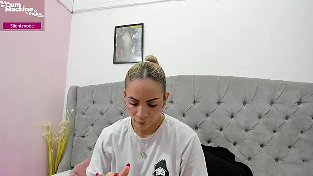 Snapshot of Valesskahall chatting on October 14, 2025, 12:06 pm Valesskahall online show from October 14, 2025, 12:06 pm