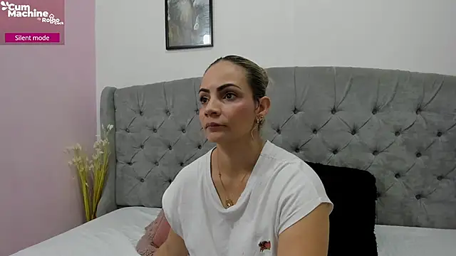 Snapshot of Valesskahall chatting on October 16, 2025, 12:17 pm Valesskahall online show from October 16, 2025, 12:17 pm