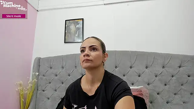 Snapshot of Valesskahall chatting on October 20, 2025, 12:05 pm Valesskahall online show from October 20, 2025, 12:05 pm