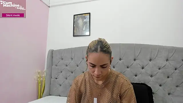 Snapshot of Valesskahall chatting on November 4, 2025, 12:15 pm Valesskahall online show from November 4, 2025, 12:15 pm