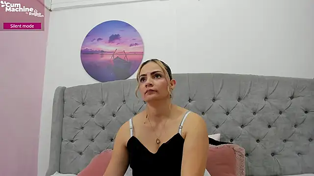 Snapshot of Valesskahall chatting on November 17, 2025, 12:11 pm Valesskahall online show from November 17, 2025, 12:11 pm