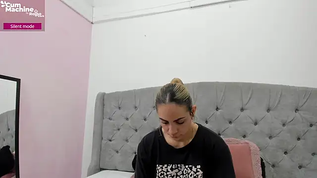 Snapshot of Valesskahall chatting on November 25, 2025, 12:16 pm Valesskahall online show from November 25, 2025, 12:16 pm